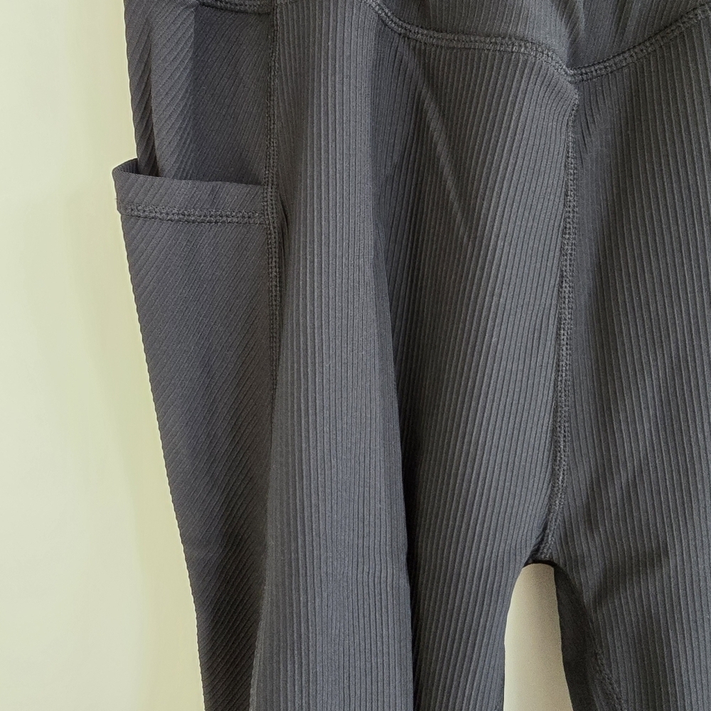 Black Crossover Ribbed Leggings With Pockets​ - Picture 5 of 7